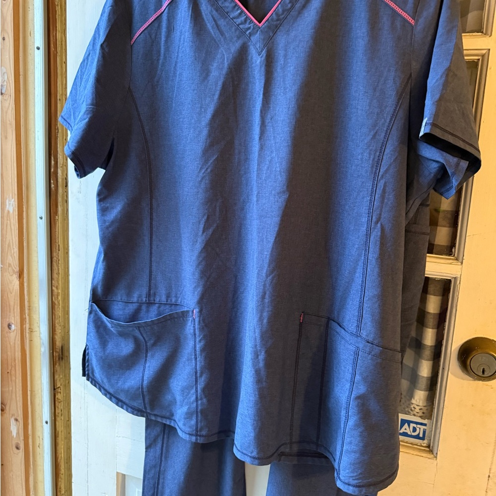 Cherokee infinity demin and pink Scrub Set top is 2X PANTS XL PETITE
